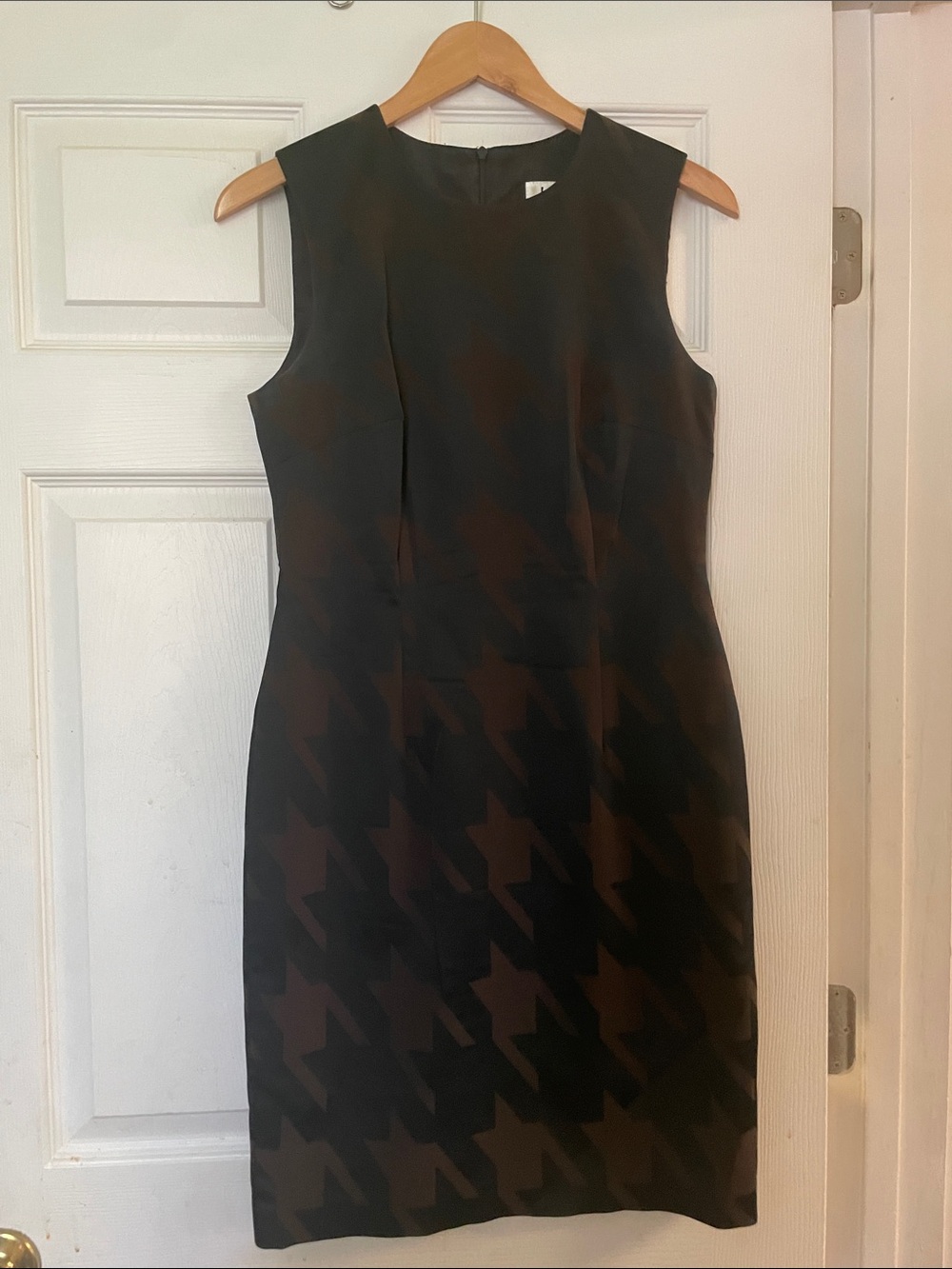 David Meister Sleeveless Houndstooth Sheath Dress in Black and Brown